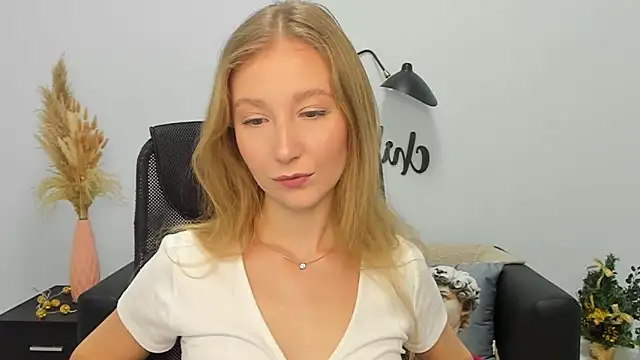 LolaWilsons online show from 12/30/24, 07:26