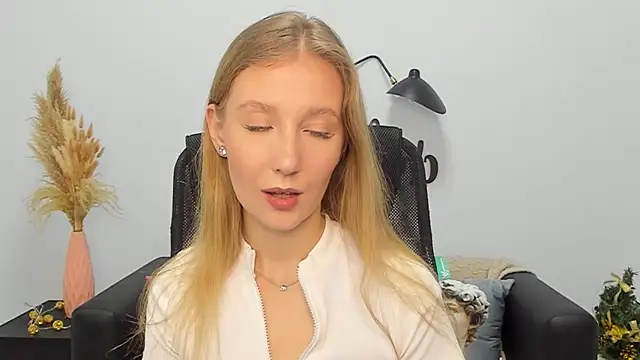 LolaWilsons online show from 12/30/24, 01:36