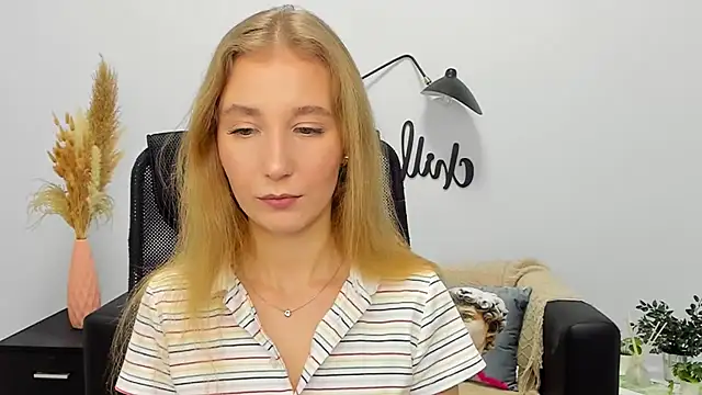 LolaWilsons online show from 01/11/25, 02:25