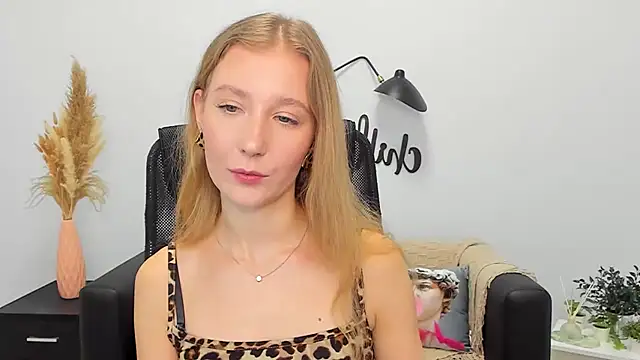 LolaWilsons online show from 01/27/25, 09:23