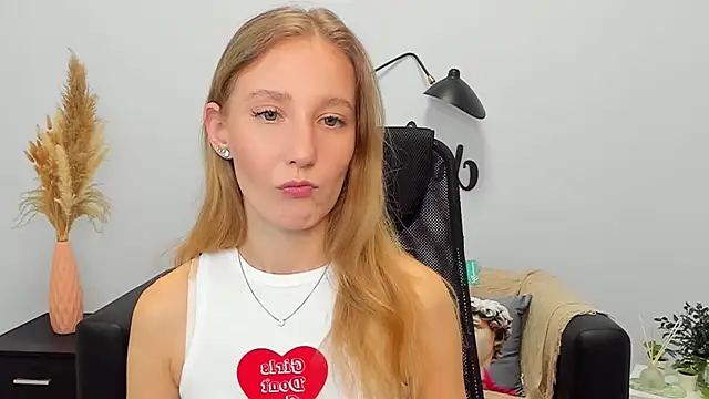 LolaWilsons online show from 02/03/25, 12:36