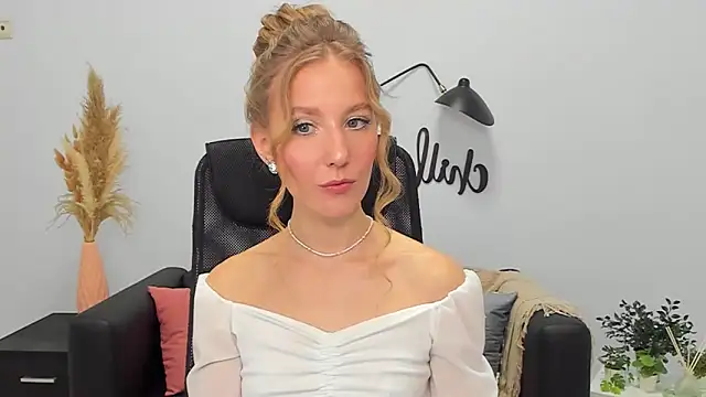 LolaWilsons online show from 02/08/25, 11:55