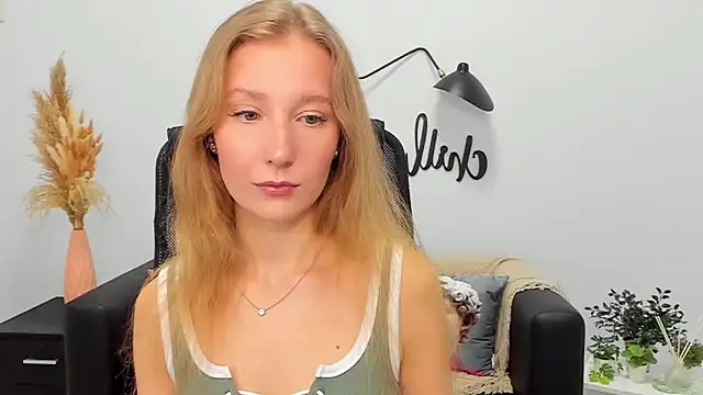 LolaWilsons online show from 02/18/25, 09:32