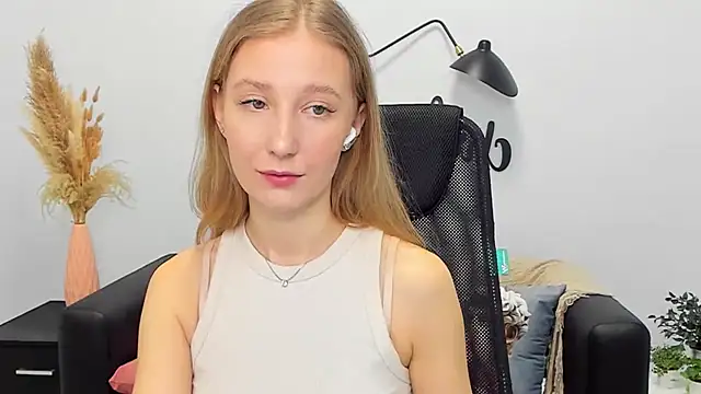 LolaWilsons online show from 03/18/25, 09:20