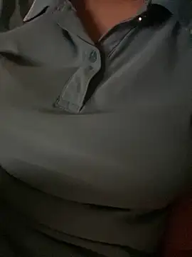 Snapshot of Tuongvy05 chatting on 10/13/25, 04:07 Tuongvy05 online show from 10/13/25, 04:07