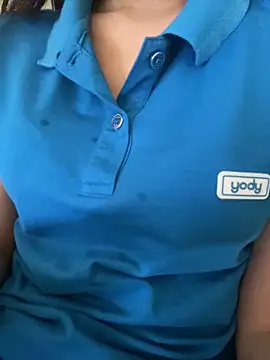 Snapshot of Tuongvy05 chatting on 11/15/25, 08:33 Tuongvy05 online show from 11/15/25, 08:33