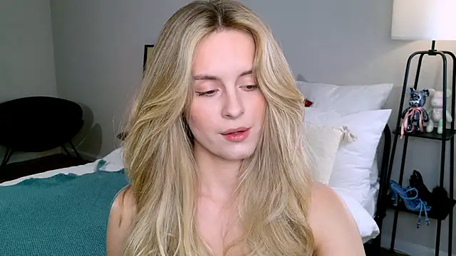 RozzitaBedberry online show from 10/24/25, 02:02