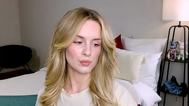 RozzitaBedberry online show from 11/04/25, 02:16