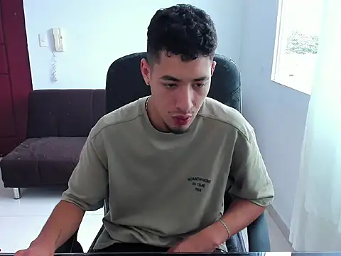 Snapshot of Chandler_ken chatting on 10/03/25, 04:37 Chandler ken online show from 10/03/25, 04:37