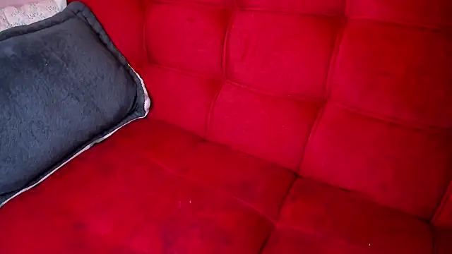 Snapshot of ohpetitemuse chatting on 12/24/24, 05:13 ohpetitemuse online show from 12/24/24, 05:13