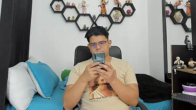 Snapshot of Siul_bigboy chatting on 02/15/25, 01:10 Siul bigboy online show from 02/15/25, 01:10