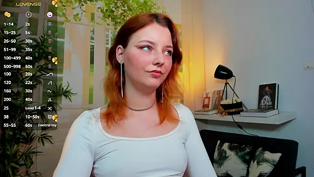 pretty little thing online show from 10/23/25, 05:33