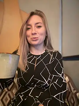 Snapshot of Crazy-Rosa chatting on 01/18/25, 04:10 Crazy-Rosa online show from 01/18/25, 04:10