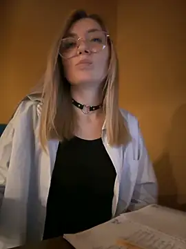 Snapshot of Crazy-Rosa chatting on 02/06/25, 03:20 Crazy-Rosa online show from 02/06/25, 03:20