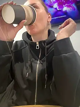 Snapshot of Crazy-Rosa chatting on 02/10/25, 08:20 Crazy-Rosa online show from 02/10/25, 08:20