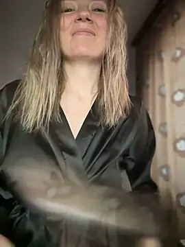 Snapshot of Crazy-Rosa chatting on 02/16/25, 03:47 Crazy-Rosa online show from 02/16/25, 03:47