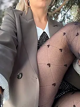 Snapshot of Crazy-Rosa chatting on 09/15/25, 06:35 Crazy-Rosa online show from 09/15/25, 06:35