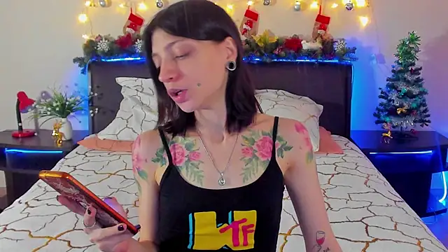 Snapshot of Lolly_Haze chatting on 12/16/24, 06:53 Lolly Haze online show from 12/16/24, 06:53