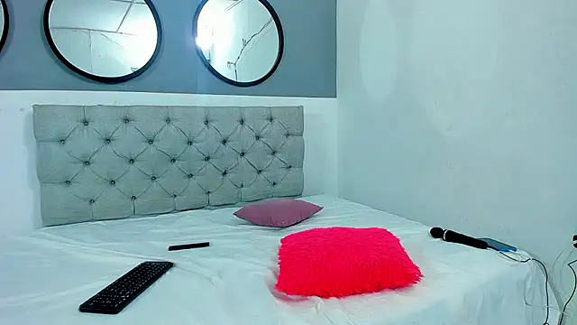 Sophie and andress online show from 10/07/25, 11:46