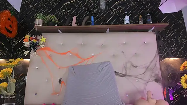 Snapshot of Alexa_Smith__ chatting on 10/27/25, 05:33 Alexa Smith online show from 10/27/25, 05:33