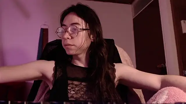 emily pearl  online show from 10/25/25, 10:45