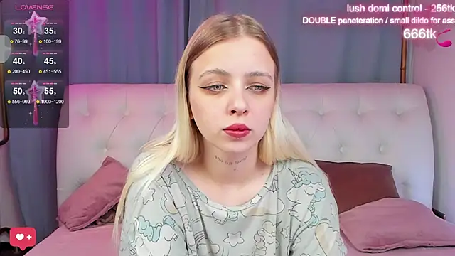 Alice Halle online show from 10/06/25, 01:14