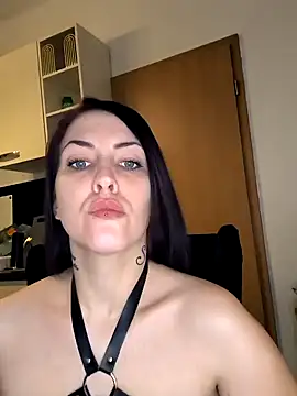 Linalicious online show from 12/02/24, 05:26