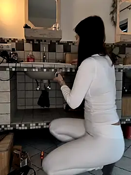 Linalicious online show from 02/26/25, 10:58