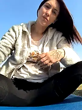 Linalicious online show from 03/10/25, 01:21