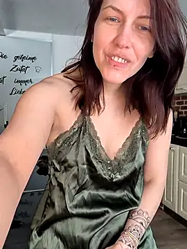 Linalicious online show from 03/17/25, 08:18