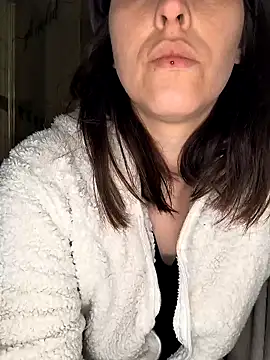 Linalicious online show from 03/18/25, 05:42