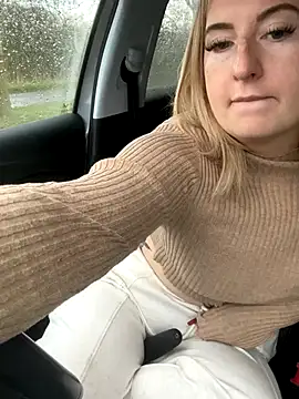 Snapshot of Rebeccaxxx chatting on 11/18/25, 12:20 Rebeccaxxx online show from 11/18/25, 12:20