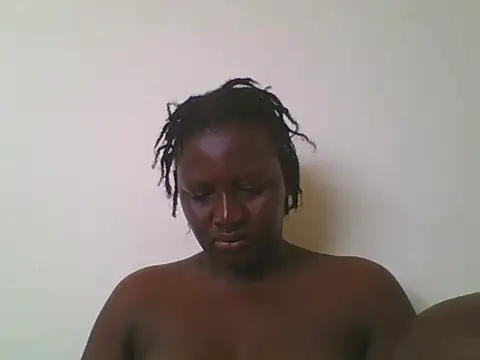 Snapshot of Heavy_ass chatting on 10/16/25, 07:42 Heavy ass online show from 10/16/25, 07:42