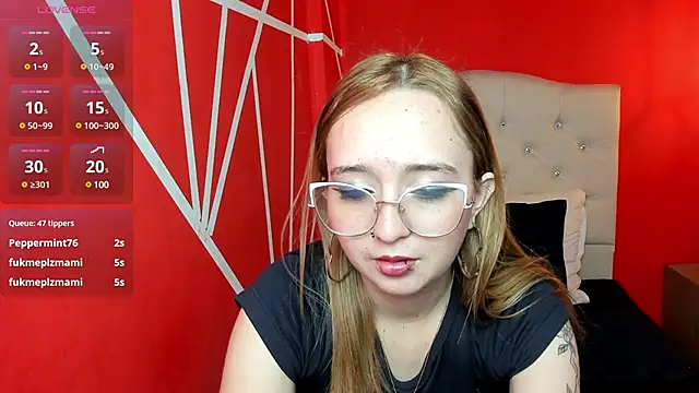 Snapshot of Liaroberts1 chatting on 12/18/24, 03:11 Liaroberts1 online show from 12/18/24, 03:11