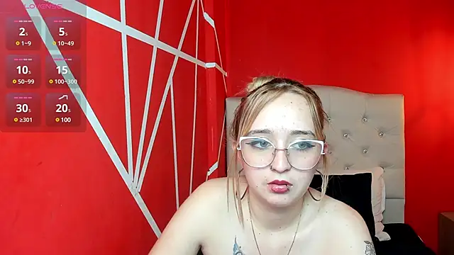 Snapshot of Liaroberts1 chatting on 12/18/24, 06:14 Liaroberts1 online show from 12/18/24, 06:14