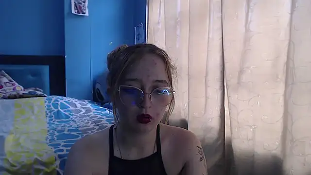 Snapshot of Liaroberts1 chatting on 01/28/25, 03:46 Liaroberts1 online show from 01/28/25, 03:46