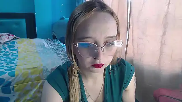 Snapshot of Liaroberts1 chatting on 02/01/25, 12:05 Liaroberts1 online show from 02/01/25, 12:05