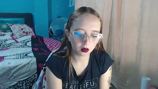 Snapshot of Liaroberts1 chatting on 02/12/25, 12:12 Liaroberts1 online show from 02/12/25, 12:12