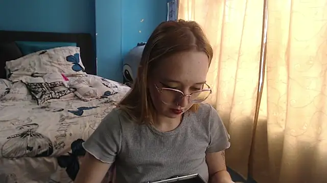 Snapshot of Liaroberts1 chatting on 02/18/25, 05:53 Liaroberts1 online show from 02/18/25, 05:53