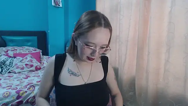 Snapshot of Liaroberts1 chatting on 02/22/25, 12:08 Liaroberts1 online show from 02/22/25, 12:08