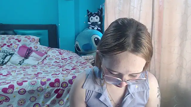 Snapshot of Liaroberts1 chatting on 02/28/25, 11:58 Liaroberts1 online show from 02/28/25, 11:58