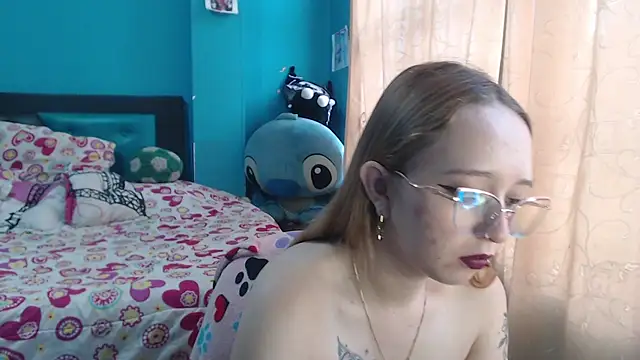 Snapshot of Liaroberts1 chatting on 03/15/25, 12:02 Liaroberts1 online show from 03/15/25, 12:02