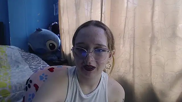 Snapshot of Liaroberts1 chatting on 03/17/25, 03:07 Liaroberts1 online show from 03/17/25, 03:07