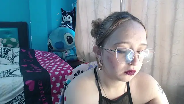 Snapshot of Liaroberts1 chatting on 03/19/25, 11:50 Liaroberts1 online show from 03/19/25, 11:50