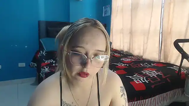 Snapshot of Liaroberts1 chatting on 09/18/25, 11:56 Liaroberts1 online show from 09/18/25, 11:56
