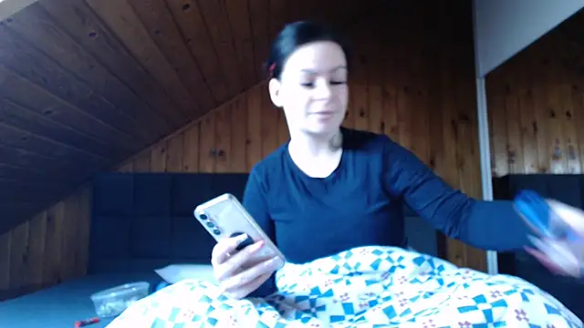 BoeseMoni1998 online show from 11/21/25, 11:53