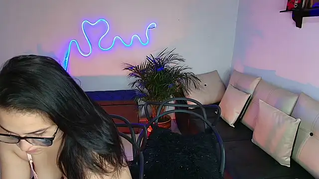 Snapshot of Jules_n_Gia chatting on 02/02/25, 07:57 Jules n Gia online show from 02/02/25, 07:57