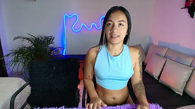 Snapshot of Jules_n_Gia chatting on 02/05/25, 01:44 Jules n Gia online show from 02/05/25, 01:44