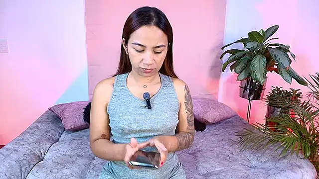 Jules n Gia online show from 11/18/25, 05:06