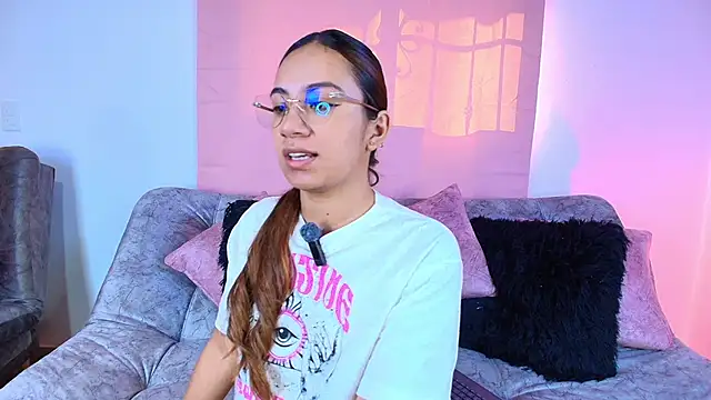 Jules n Gia online show from 11/22/25, 07:46